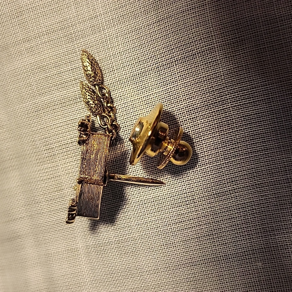 Vintage Avon Cute Cuckoo Pin - Picture 4 of 10